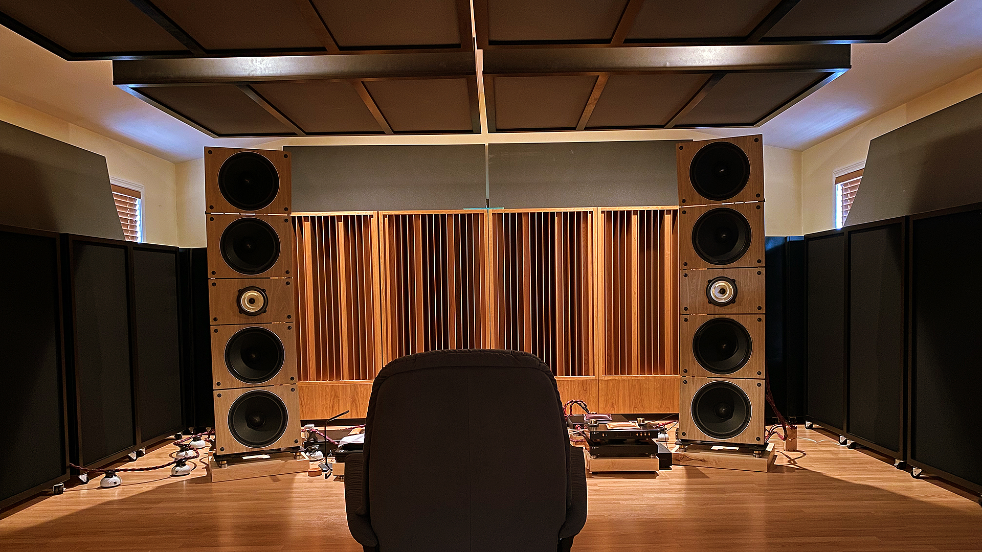 pitcairn listening room 2